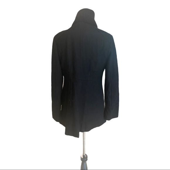 Guess jacket! - Picture 2 of 6